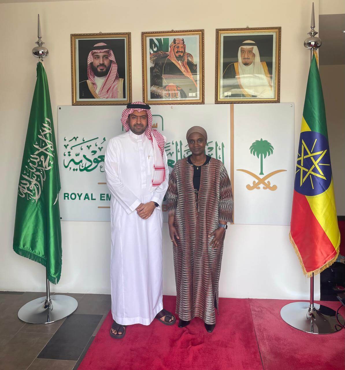 The ambassador receives the director of the International Organization for Migration office.